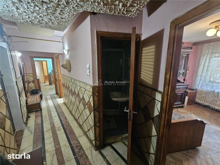 Apartament cu 3 camere semidecomandat, mobilat în Central