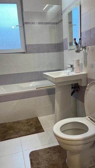 Apartament cu 3 camere decomandat în Ghiroda