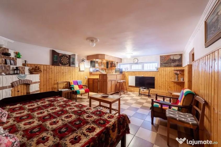 Casă cu 7 camere cu Teren 350 Mp în Exercițiu