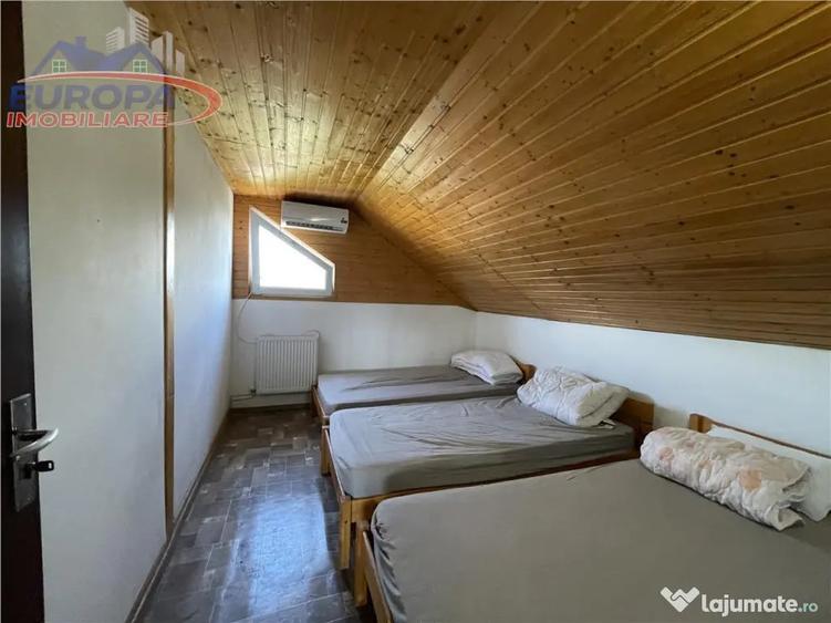 Casă cu 10 camere cu Teren 300 Mp în Dallas