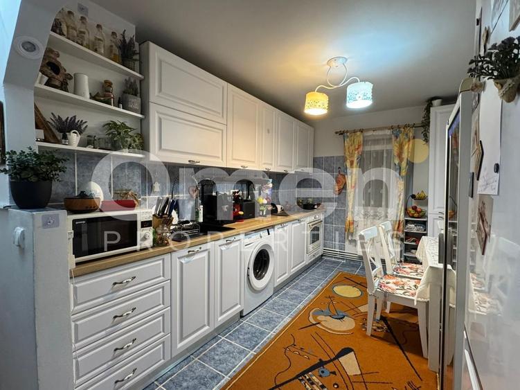 Apartament cu 3 camere decomandat, mobilat în Vasile Alecsandri