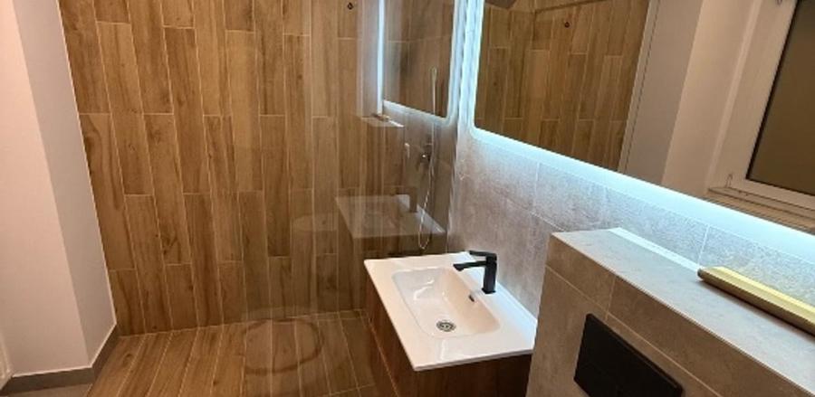 Apartament cu 4 camere semidecomandat, mobilat în Herăstrău