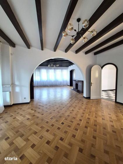Apartament cu 5 camere decomandat în Dorobanți