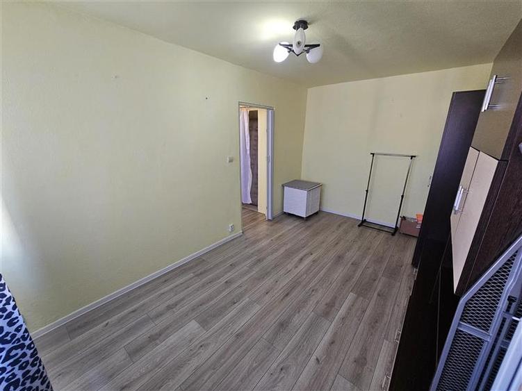 Apartament cu 2 camere semidecomandat, mobilat în Micro III