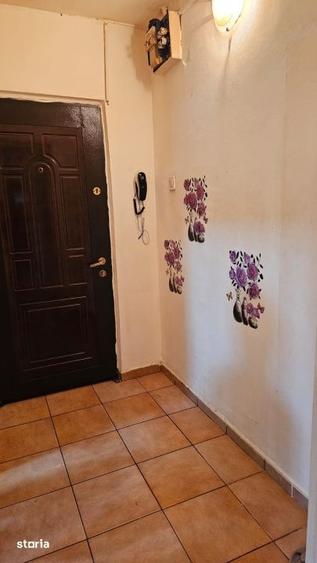 Apartament cu 2 camere semidecomandat în Craiovița Nouă