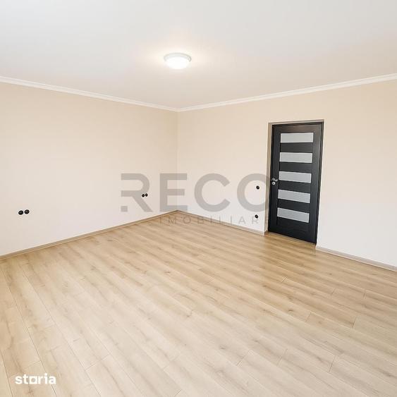 Casă cu 5 camere cu Teren 521 Mp în Borș