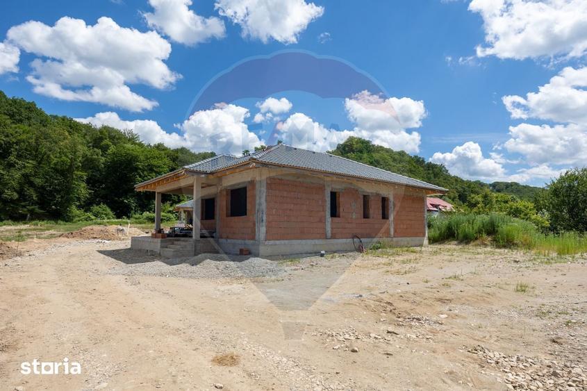 Casă cu 4 camere cu Teren 504 Mp în Primăverii