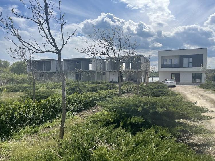 Casă cu Teren 1350 Mp în Șimian