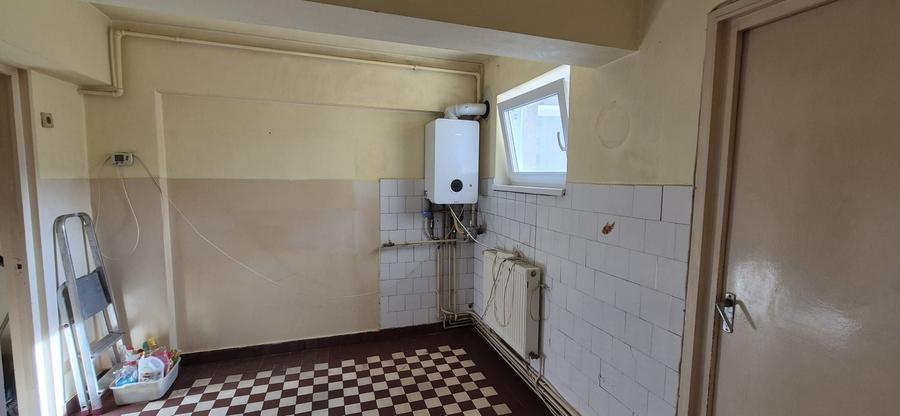 Apartament cu 4 camere decomandat în Ultracentral