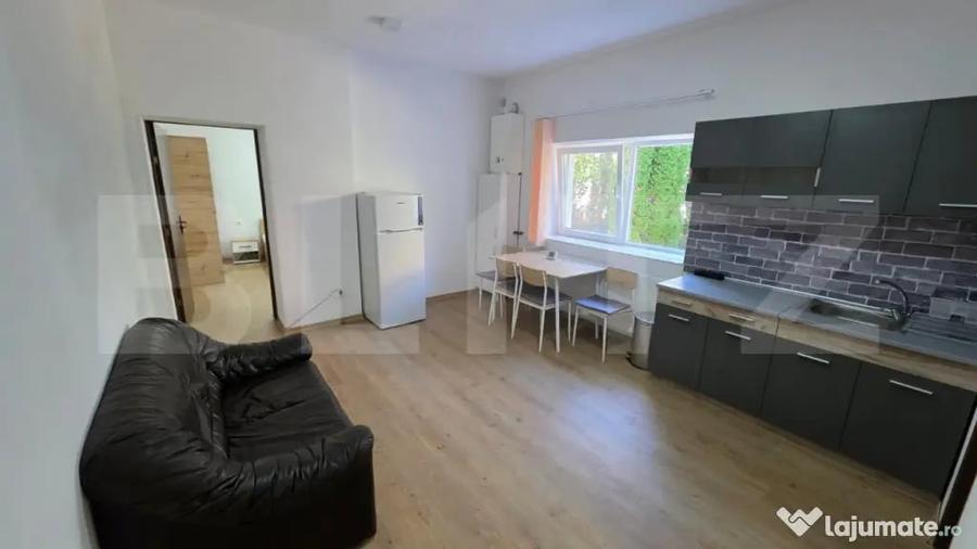 Apartament cu 4 camere semidecomandat în Central