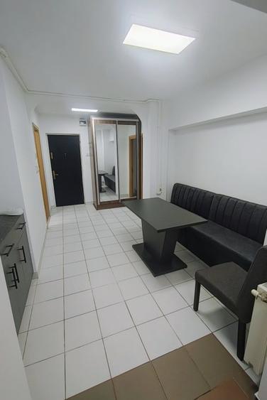 Garsonieră decomandată în Păcii