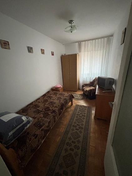 Apartament cu 4 camere semidecomandat, mobilat în Inel II