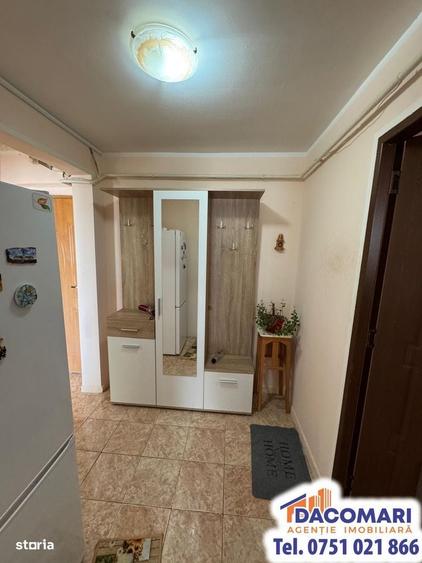 Apartament cu 3 camere semidecomandat în Micro 40