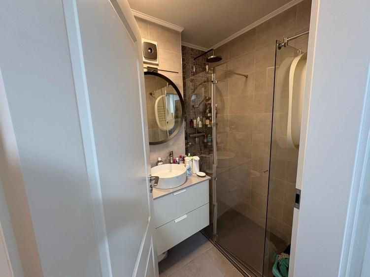Apartament cu 3 camere semidecomandat, mobilat în Aradului