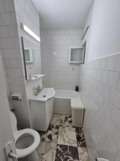 Apartament cu 3 camere decomandat în Rogerius