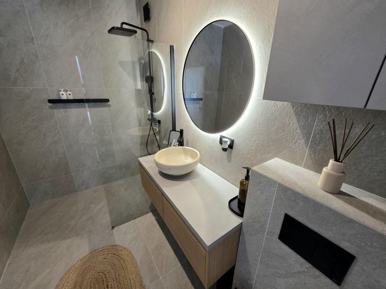 Apartament cu 3 camere decomandat, mobilat în Central