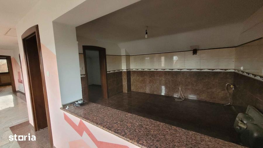 Casă cu Teren 2001 Mp în Central