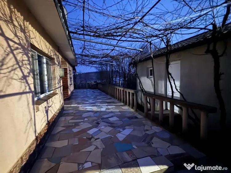 Casă cu 3 camere în Ion Neculce