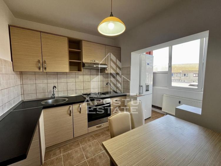 Apartament cu 3 camere decomandat, mobilat în Aradului