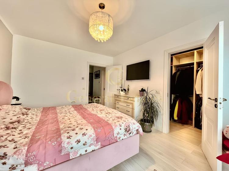 Penthouse cu 4 camere decomandat, mobilat în Noua
