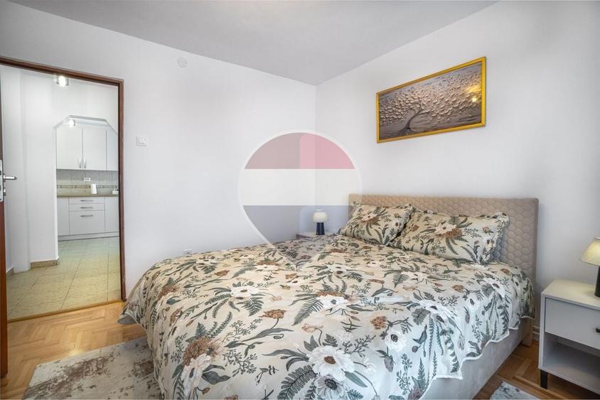 Apartament cu 3 camere decomandat, mobilat în Vlahuță