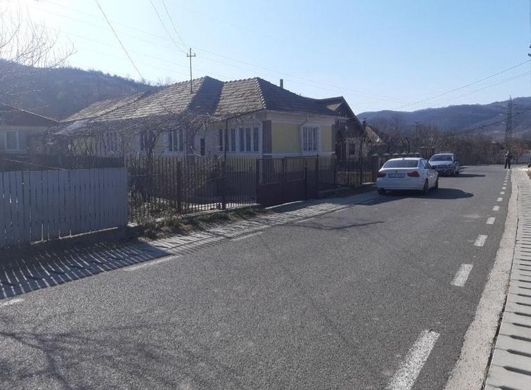 Casă individuală cu 3 camere cu Canalizare în Cislău