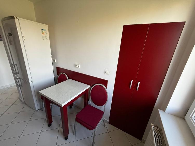 Apartament cu 2 camere decomandat, mobilat în Triaj