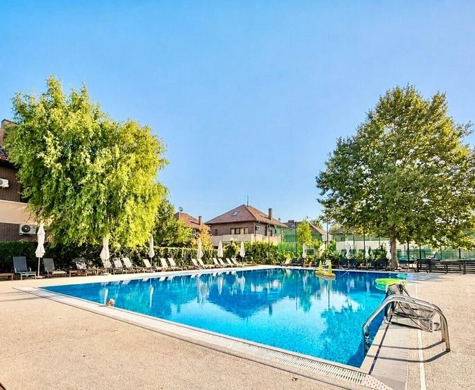 Duplex cu 6 camere cu Piscina în Iancu Nicolae