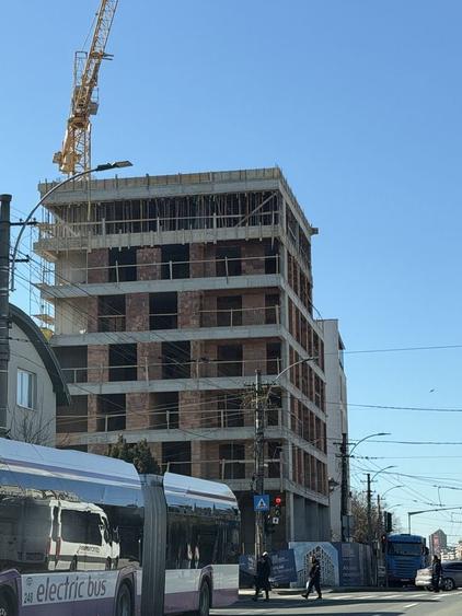 Apartament cu 3 camere semidecomandat în Aurel Vlaicu
