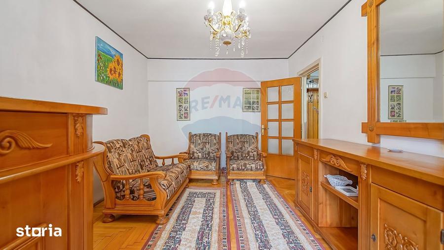 Apartament cu 4 camere decomandat, mobilat în Vlahuță