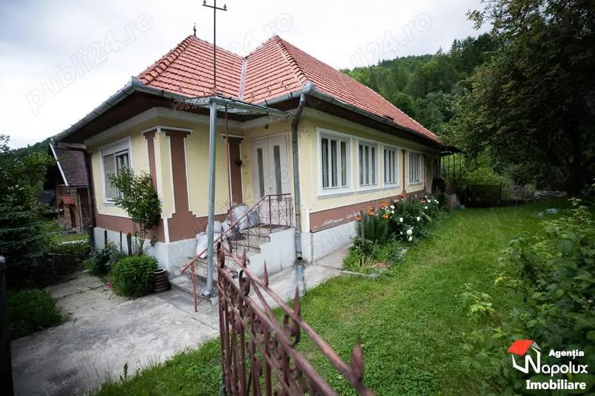 Casă cu 4 camere cu Teren 3100 Mp în Vale