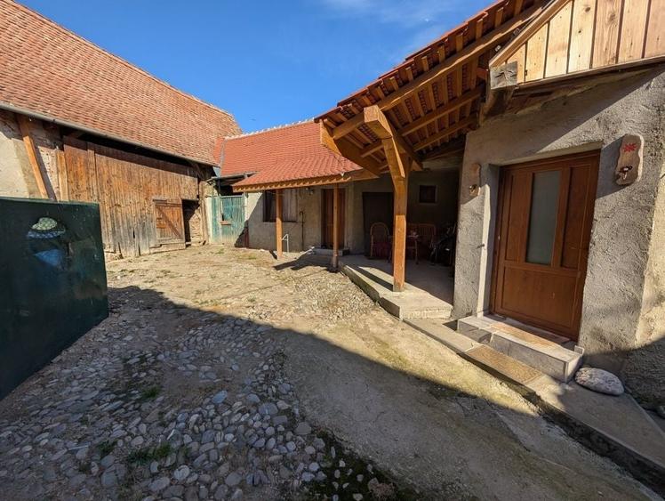Casă cu 4 camere în Saschiz