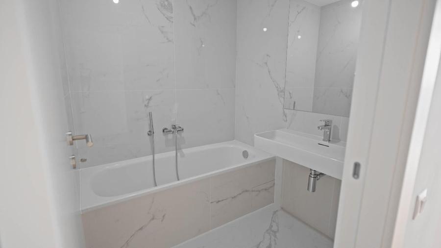 Apartament cu 4 camere semidecomandat în Aviației