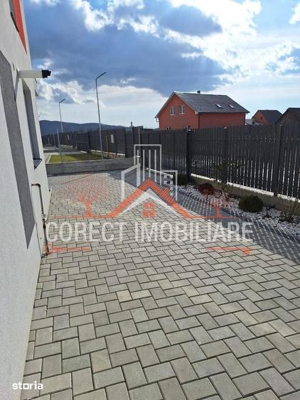 Casă cu 4 camere cu Teren 400 Mp în Central