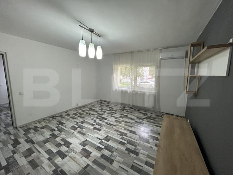 Apartament cu 2 camere semidecomandat, mobilat în Carei