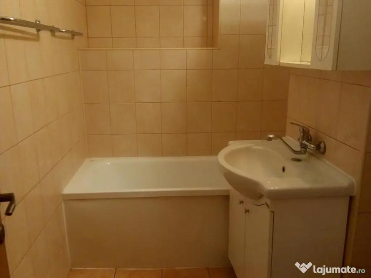 Apartament cu 3 camere decomandat în 1 Mai