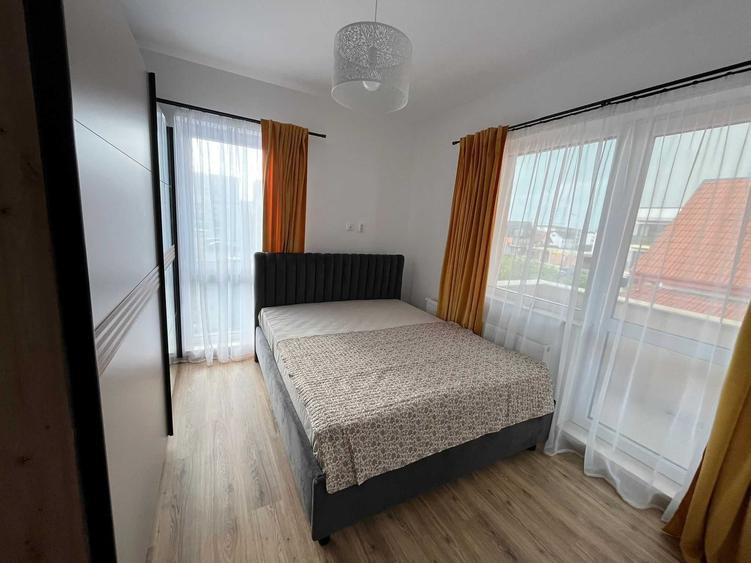 Apartament cu 2 camere decomandat în Tractorul