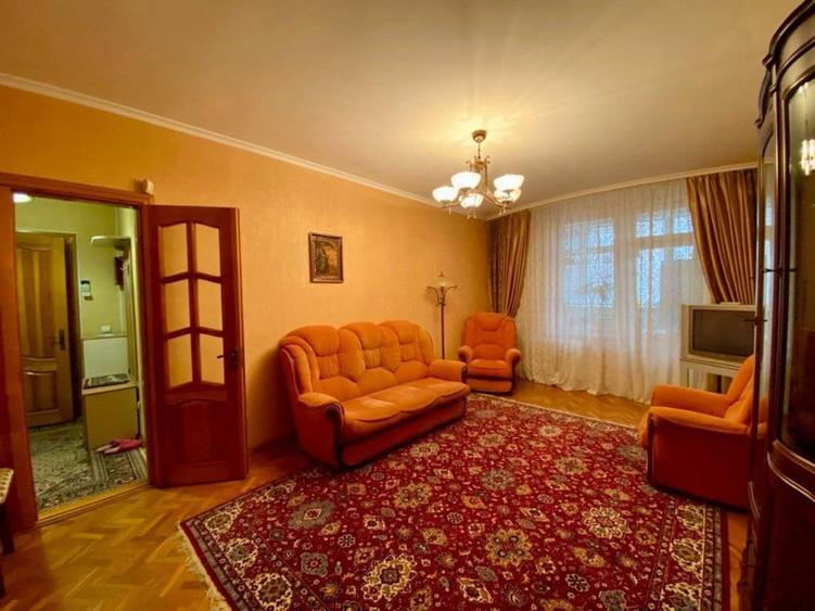Apartament cu 3 camere decomandat în Plopilor