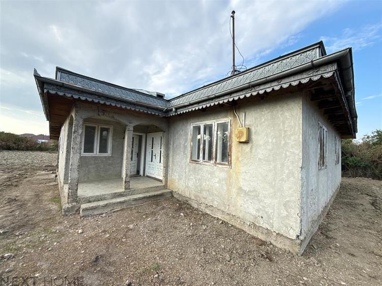 Casă cu 4 camere cu Canalizare în Vulturu
