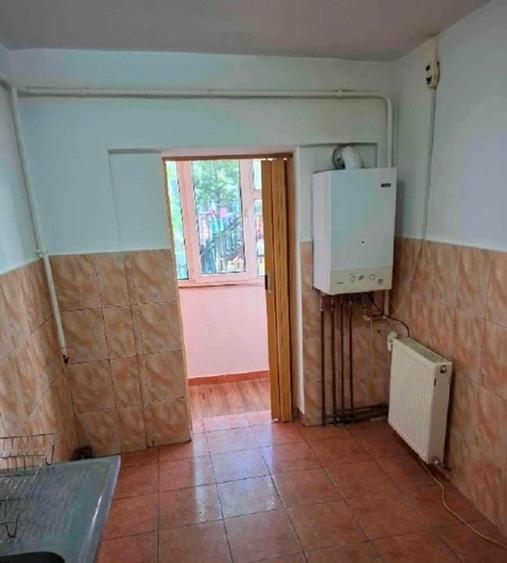 Apartament cu 3 camere decomandat în Steaua