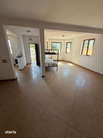 Casă cu 4 camere cu Teren 250 Mp în Central