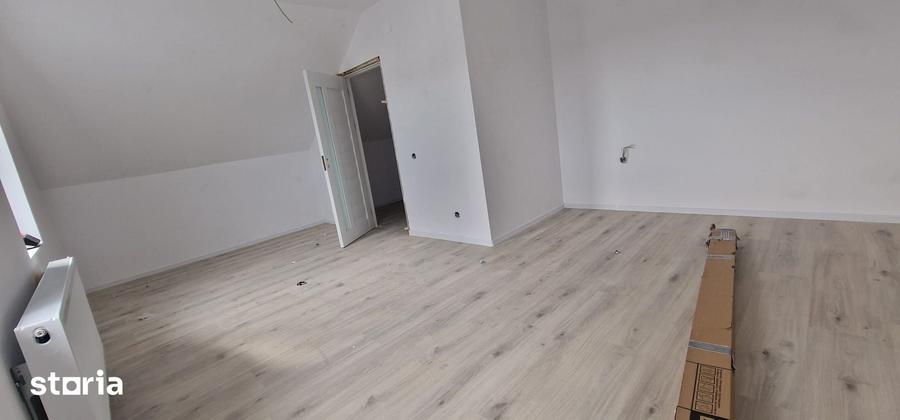 Casă cu 5 camere cu Teren 200 Mp în Lumina