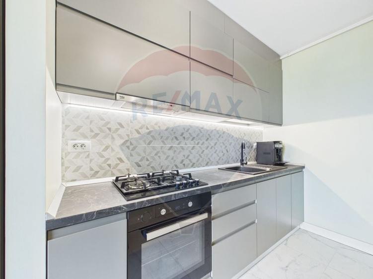 Apartament cu 3 camere semidecomandat, mobilat în Aviației