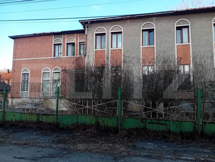 Birou, de 1,600 mp, în Petroșani