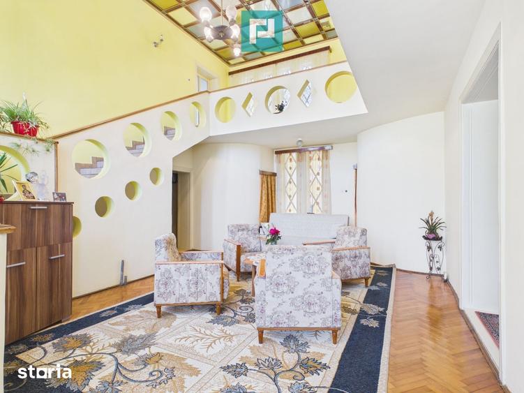 Casă cu 10 camere cu Teren 503 Mp în Central