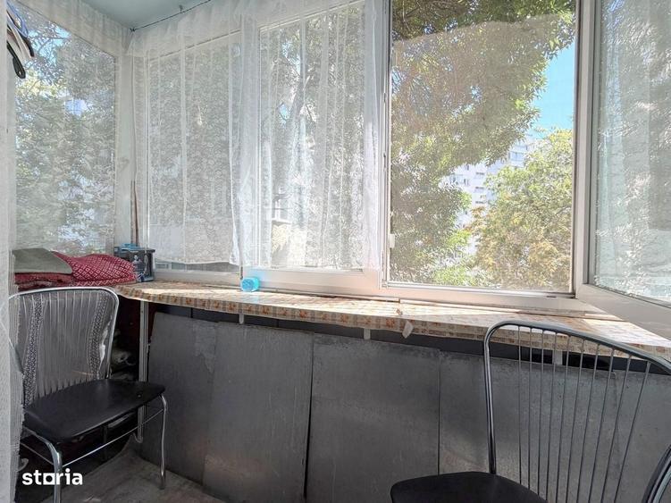 Apartament cu 3 camere semidecomandat în Costin Georgian