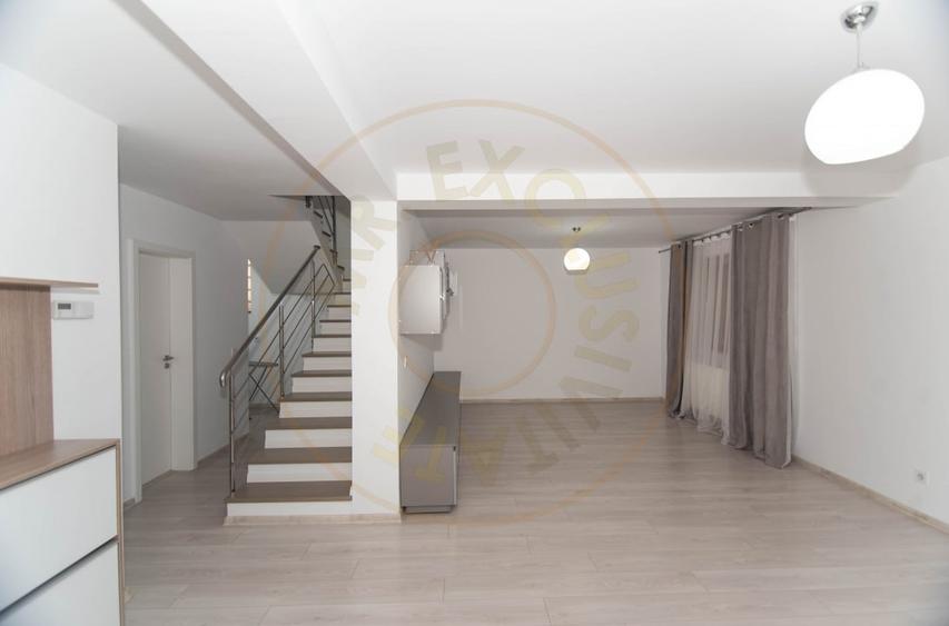 Duplex cu 4 camere cu Canalizare în Trivale