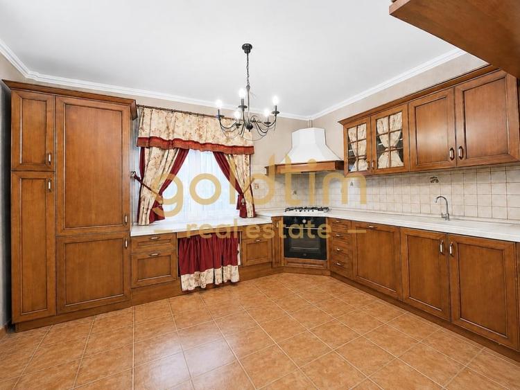 Casă individuală cu 5 camere cu Piscina în Gulia