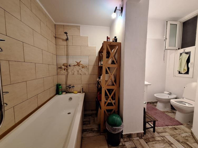 Apartament cu 4 camere circular, mobilat în P-ța Maria