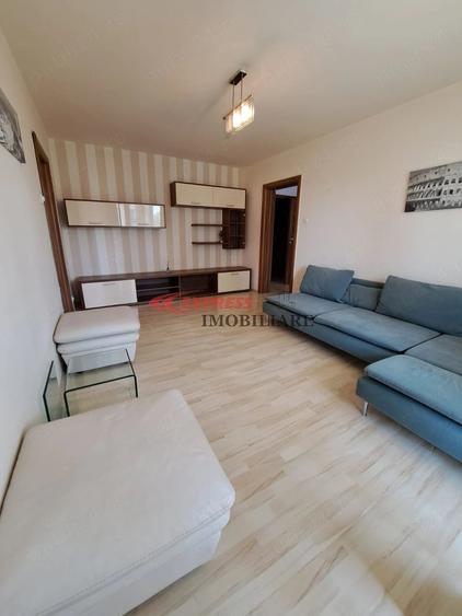 Apartament cu 3 camere semidecomandat în Titan